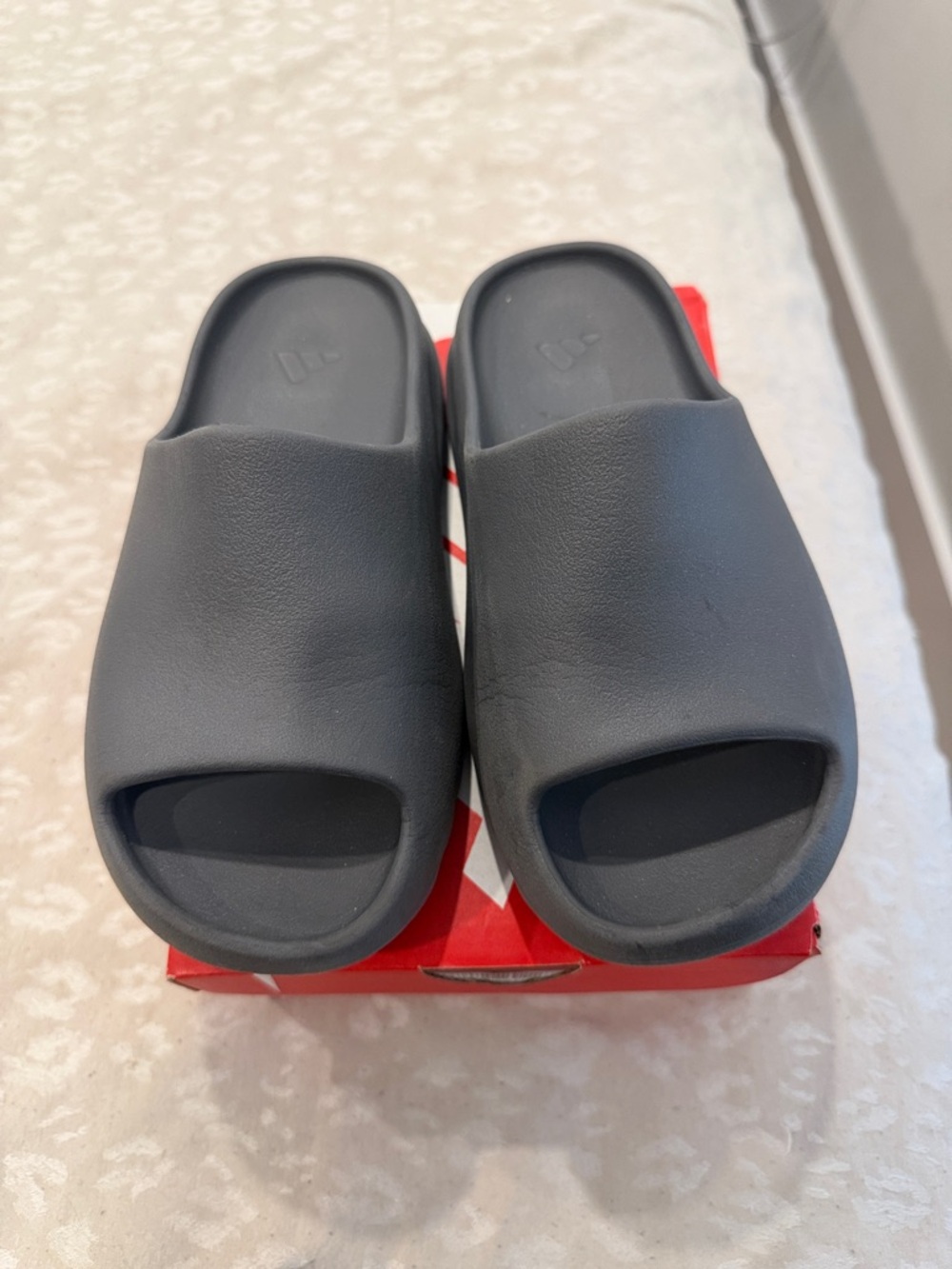Yeezy Kids Slides in Charcoal Gray